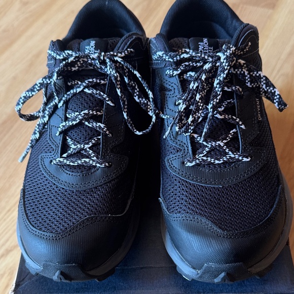 The North Face boys 6 EUR 38 Black and Gray Athletic Shoes hiking - Picture 5 of 9